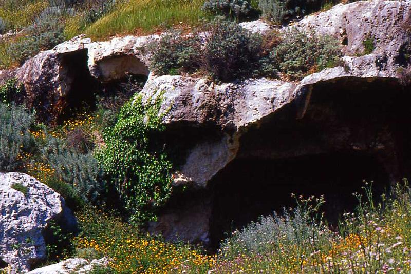 114-Pantalica,necropoli,23 aprile 2000.jpg